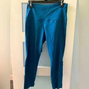 NWOT - LULULEMON - Wunder Under HR Crop 23” w/ Scalloped hem.